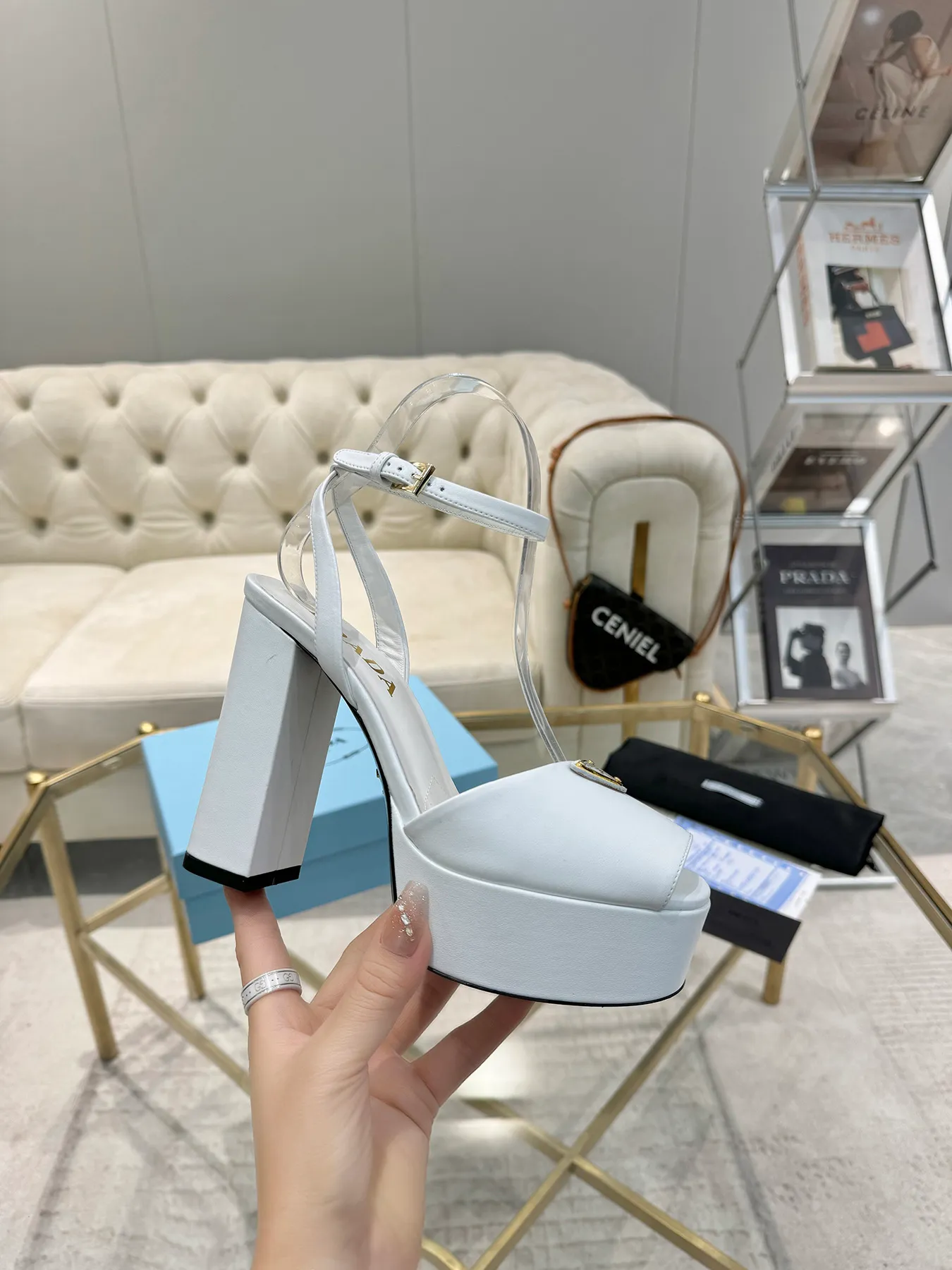 👟👟Ex-factory price 600👟👟 (imitation leather bottom-20) New arrival 👉Ready stock👈Remove the original board and make a 1:1 replica‼ ️The highest version ✅ Prada's early spring catwalk hot style 😘The latest spring style Thick heel square toe water platform series (genuine leather outsole) (simulated leather sole) A must-have for goddesses The upper and the feet are super beautiful 👉The upper is made of imported original calfskin, soft and textured, lining + foot pads, imported sheepskin lining, breathable and comfortable, private model water platform, heel, water platform 4M, heel height 13M Code number 35M-39M (34 40 41 42 customized, non-refundable and non-exchangeable)